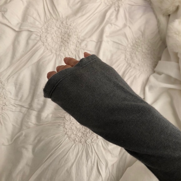 Brandy M e l v i l l e Sweater - Picture 2 of 6